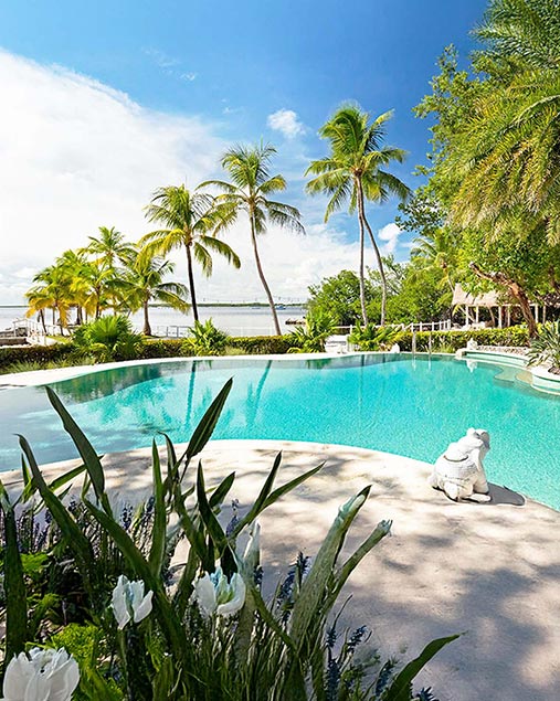 largo-resort-infinity-pool-summer-stay