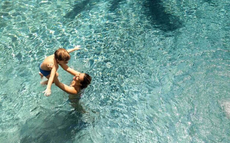 largo-resort-mother-son-in-pool